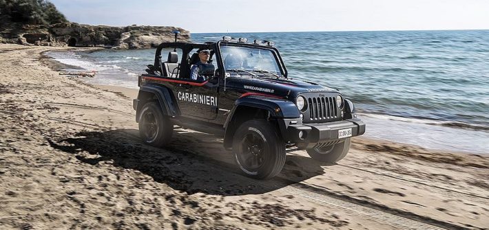 Italienische Carabinieri begrüßen ihren Jeep® Wrangler