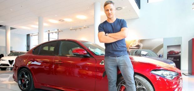 Ennstal-Classic: Schauspieler Tom Wlaschiha im Alfa Romeo Giulia Spider