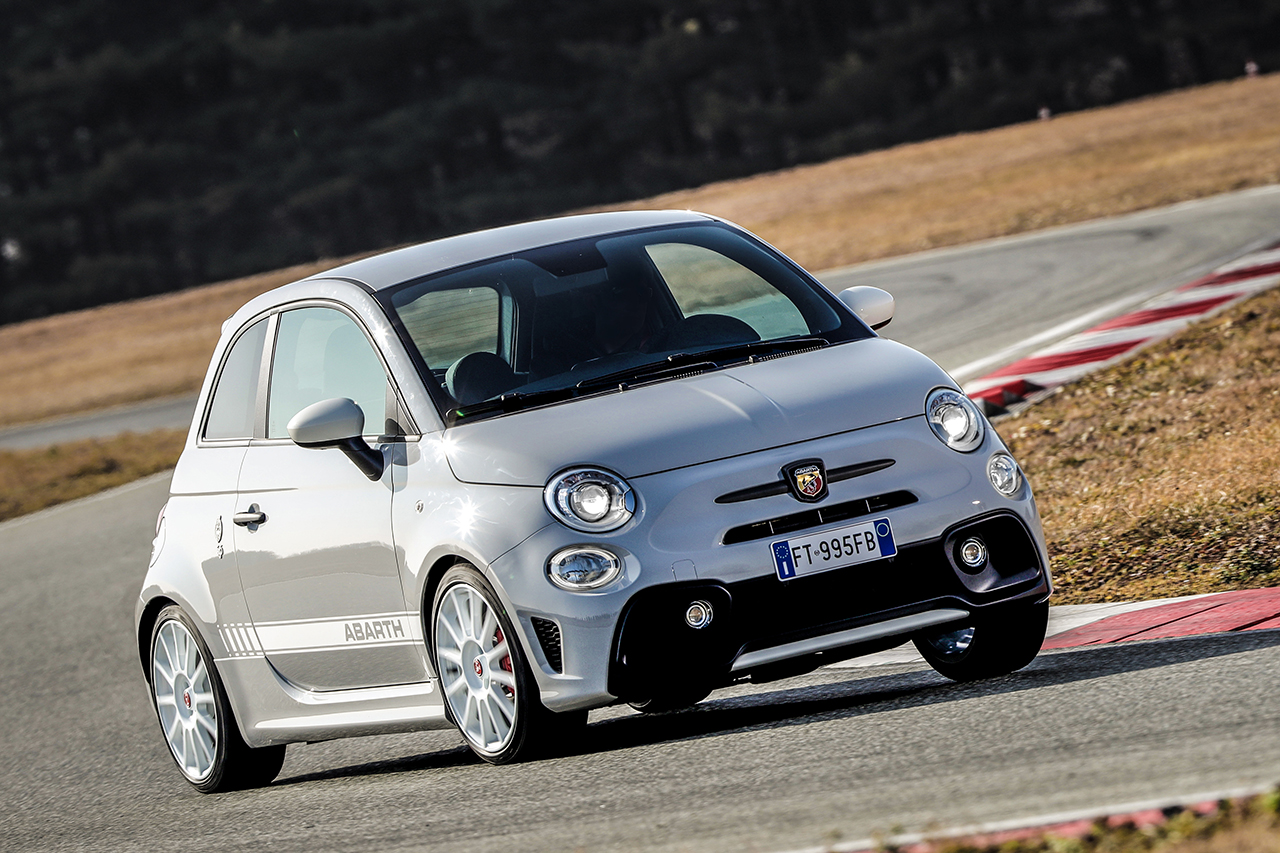 Abarth 595 gewinnt Leserwahl bei „auto, motor und sport"