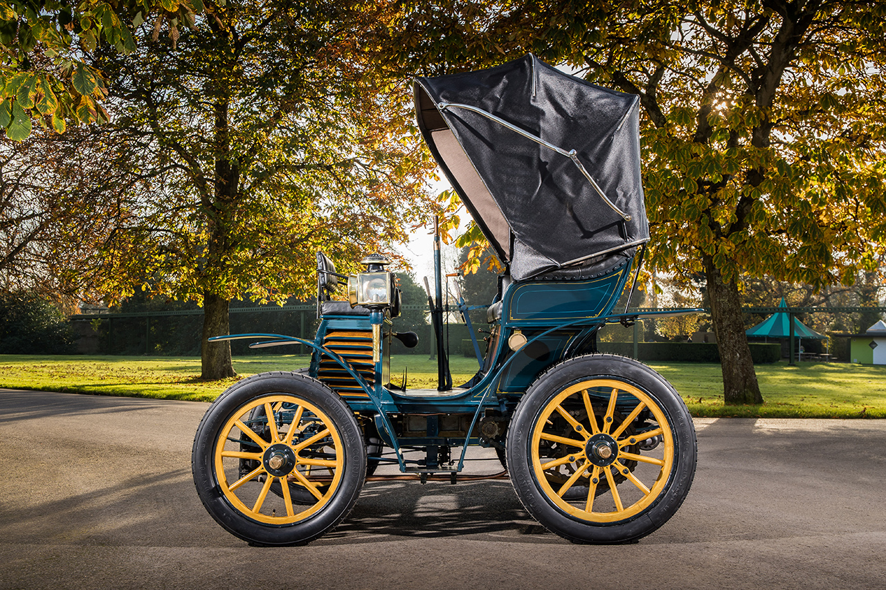 Fiat 3½ HP von 1899 startet beim „London to Brighton Veteran Car Run“