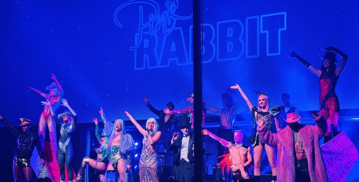 Advertorial über die Pink Rabbit Dinner Show