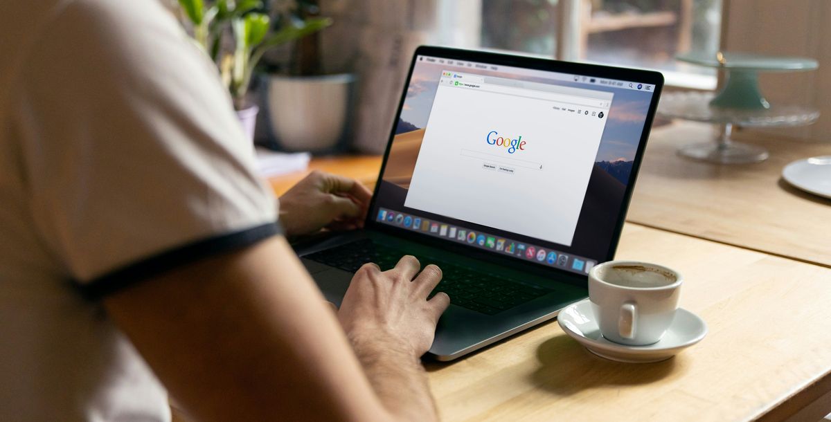 Gute Auffindbarkeit bei Google und in KI-Systemen für Advertorial-Themen